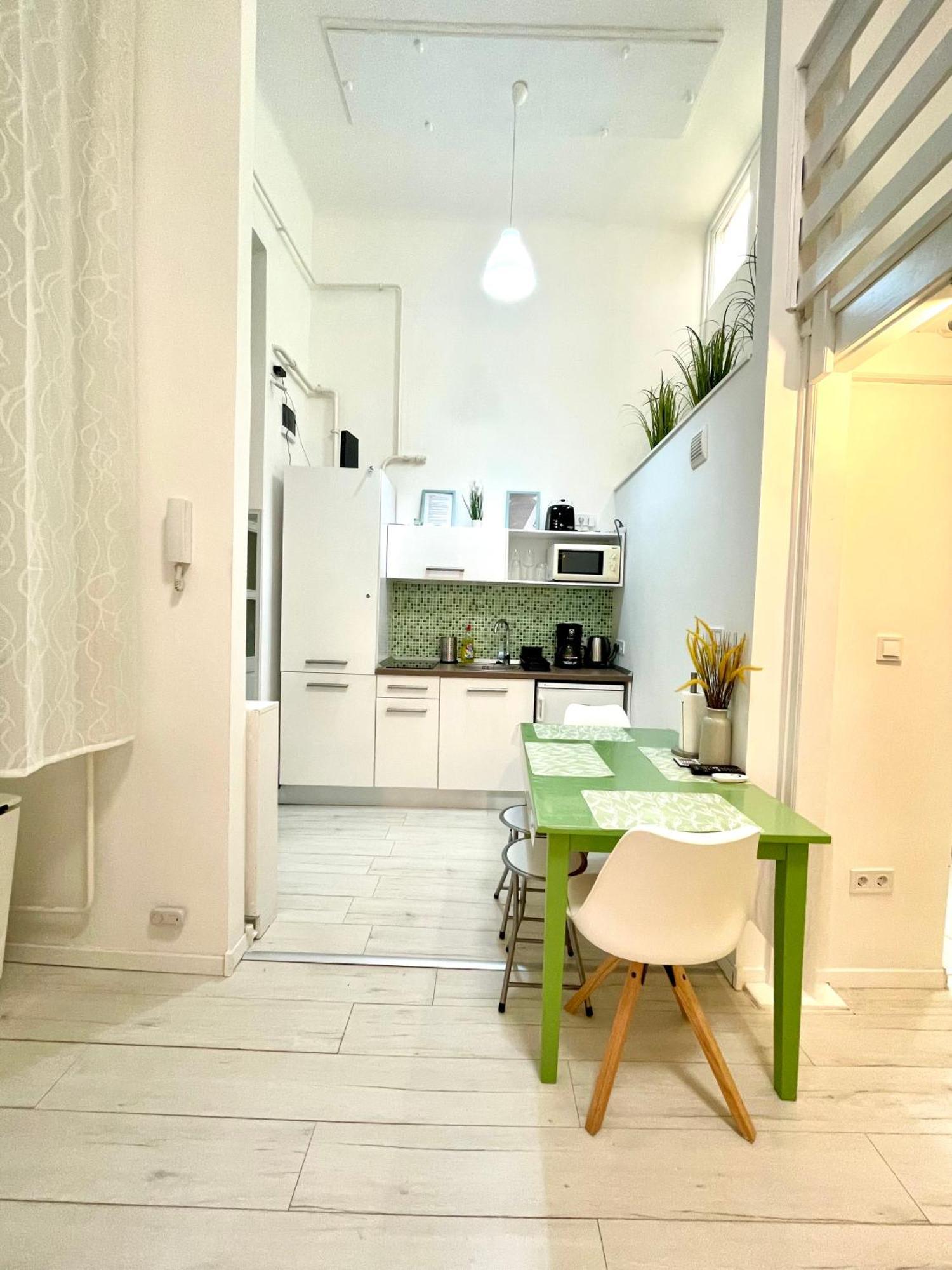Teresian Apartment Near The Andrassy Street Free Air Conditioner Free Coffee 부다페스트 외부 사진